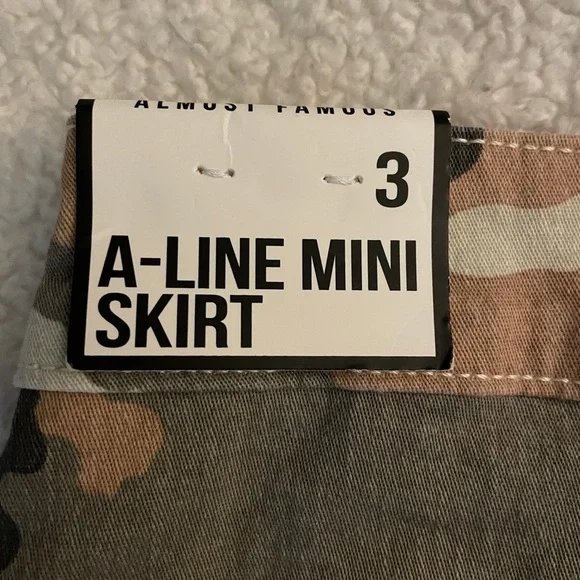 Almost Famous Womenβs A-Line Mini Skirt Size 3 NWT - Picture 7 of 10